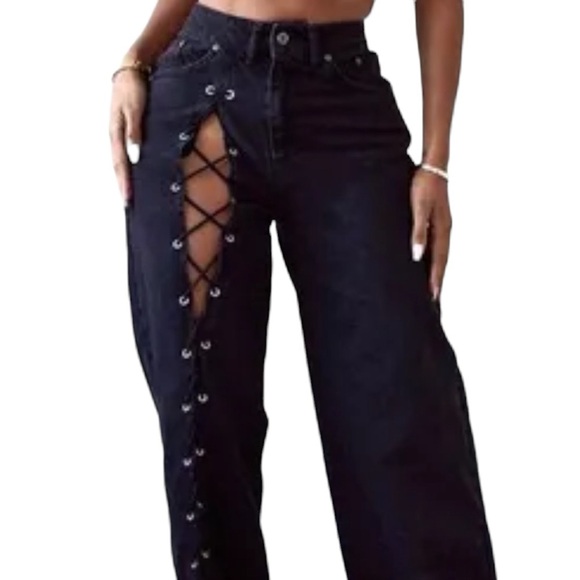 PrettyLittleThing Lace Up Leg Jeans - Picture 1 of 5